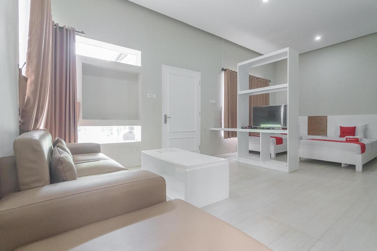 Reddoorz Resort Syariah Near D'Castello Ciater Субанг Екстериор снимка