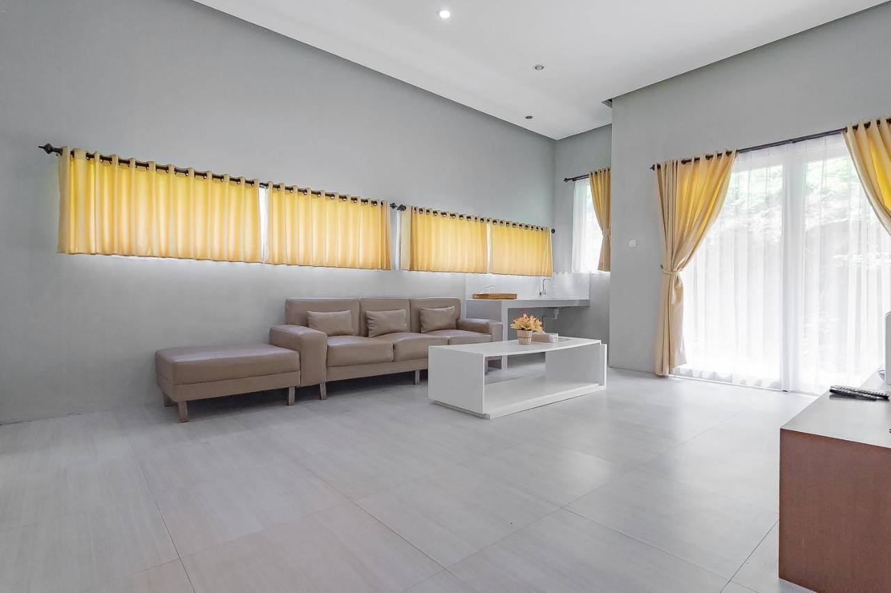 Reddoorz Resort Syariah Near D'Castello Ciater Субанг Екстериор снимка