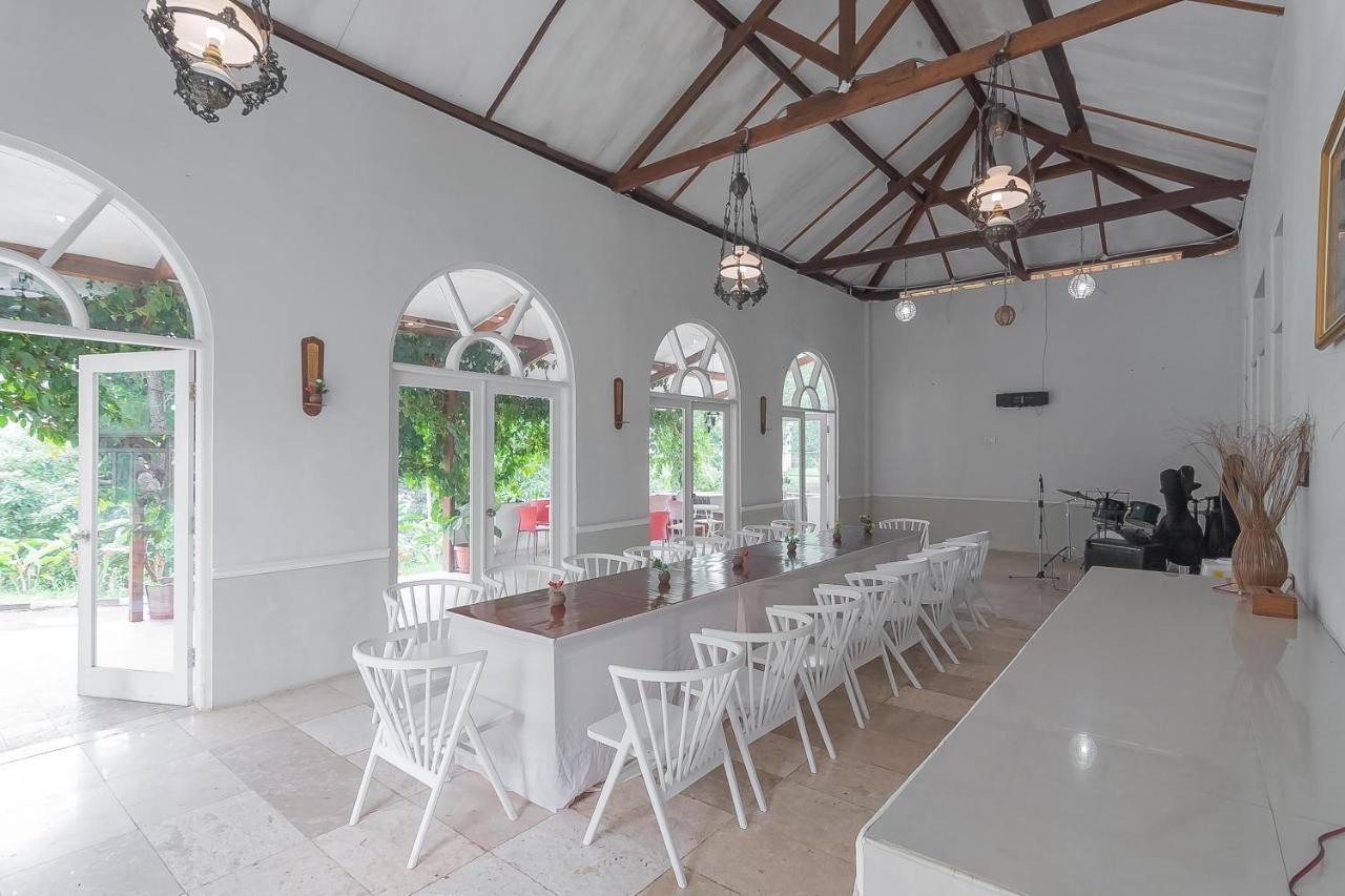 Reddoorz Resort Syariah Near D'Castello Ciater Субанг Екстериор снимка
